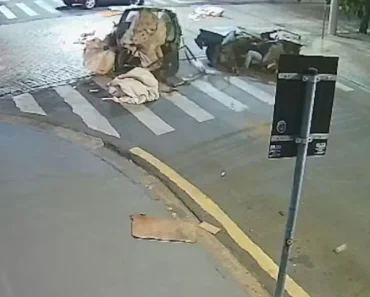 Sobrevivência milagrosa: Carro parte-se literalmente ao meio em acidente brutal e condutor continua a circular (Vídeo)